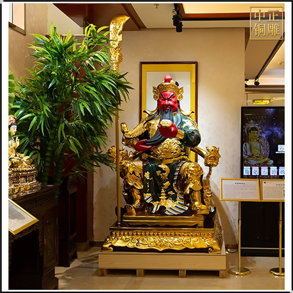 室內(nèi)鎏金關(guān)公銅像.jpg 室內(nèi)鎏金關(guān)公銅像.jpg